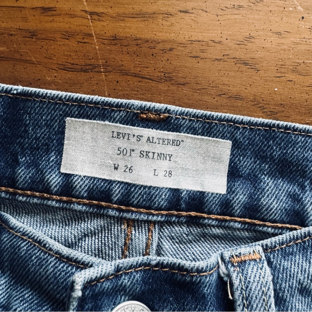 Levi’s Altered 501 Button Fly Skinny Jean Medium Wash With Distressing - Picture 8 of 8